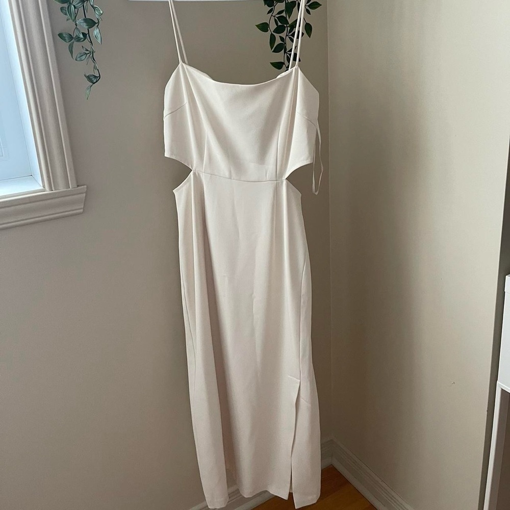 Love bonito side cut out pencil midi dress
Brand: Love Bonito